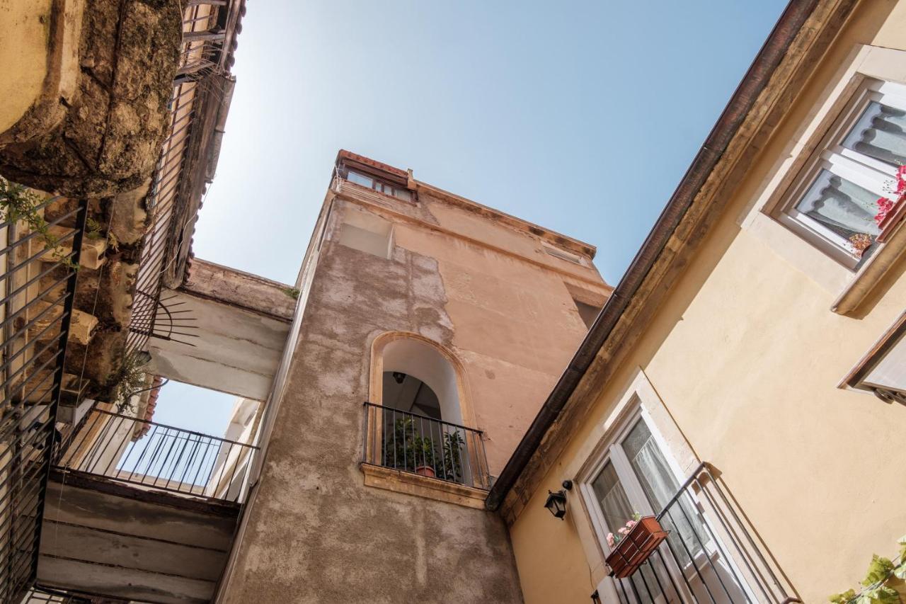 Borgo Antico Rooms メッシーナ エクステリア 写真